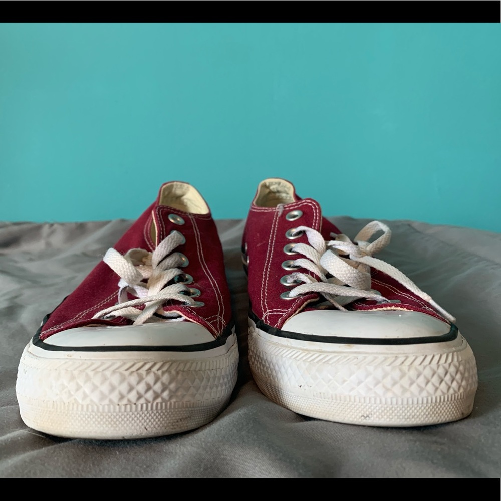 Maroon Converse! Size 8